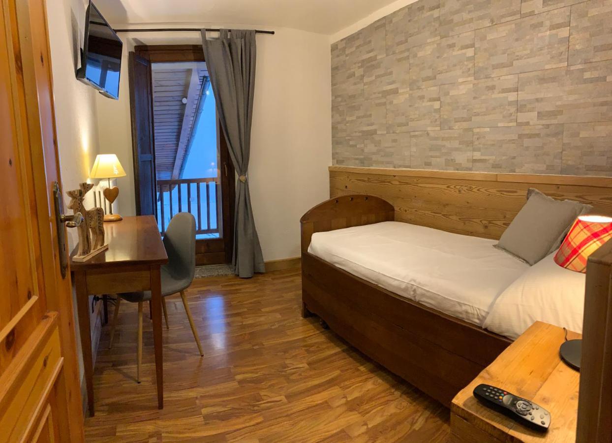 Hotel Coeur Du Village Ла-Тюїль Екстер'єр фото