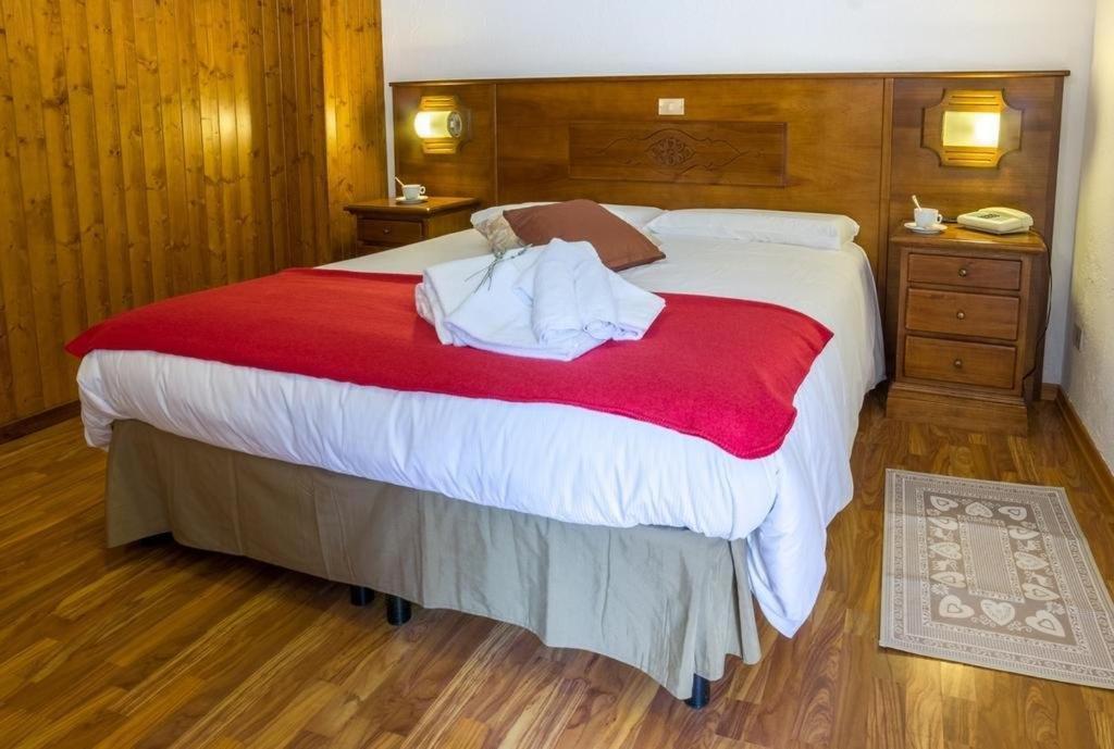 Hotel Coeur Du Village Ла-Тюїль Екстер'єр фото
