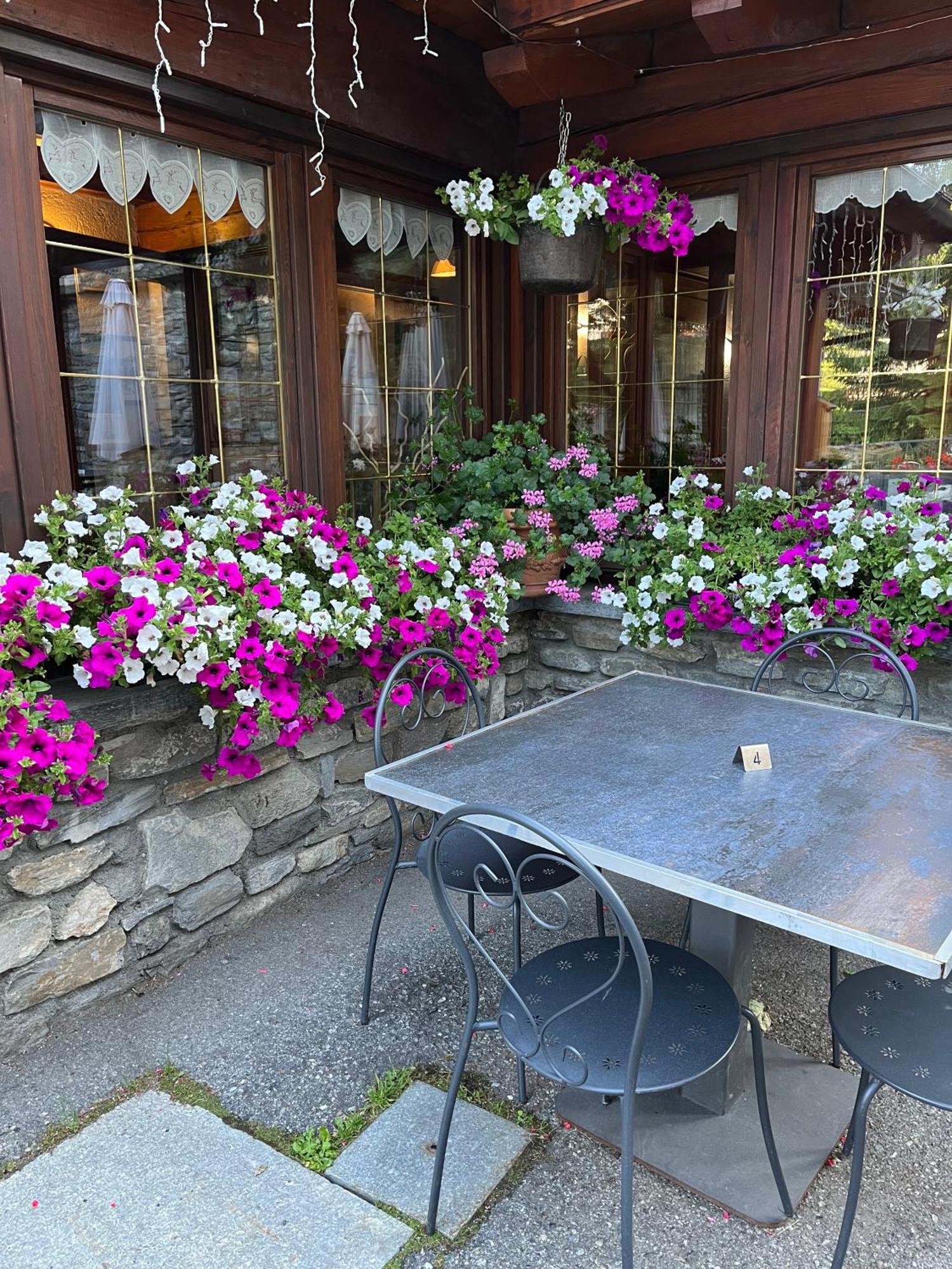 Hotel Coeur Du Village Ла-Тюїль Екстер'єр фото