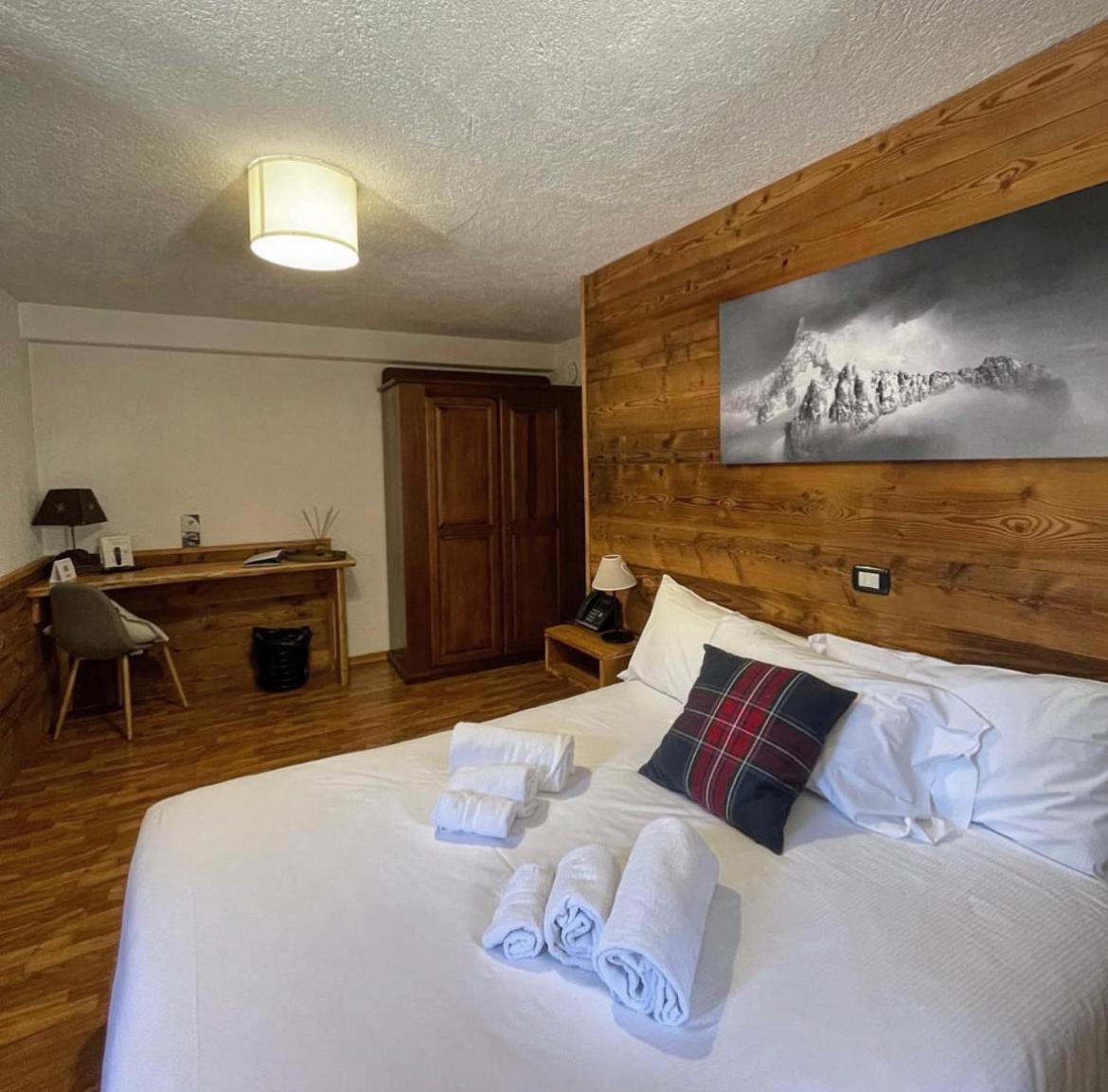 Hotel Coeur Du Village Ла-Тюїль Екстер'єр фото