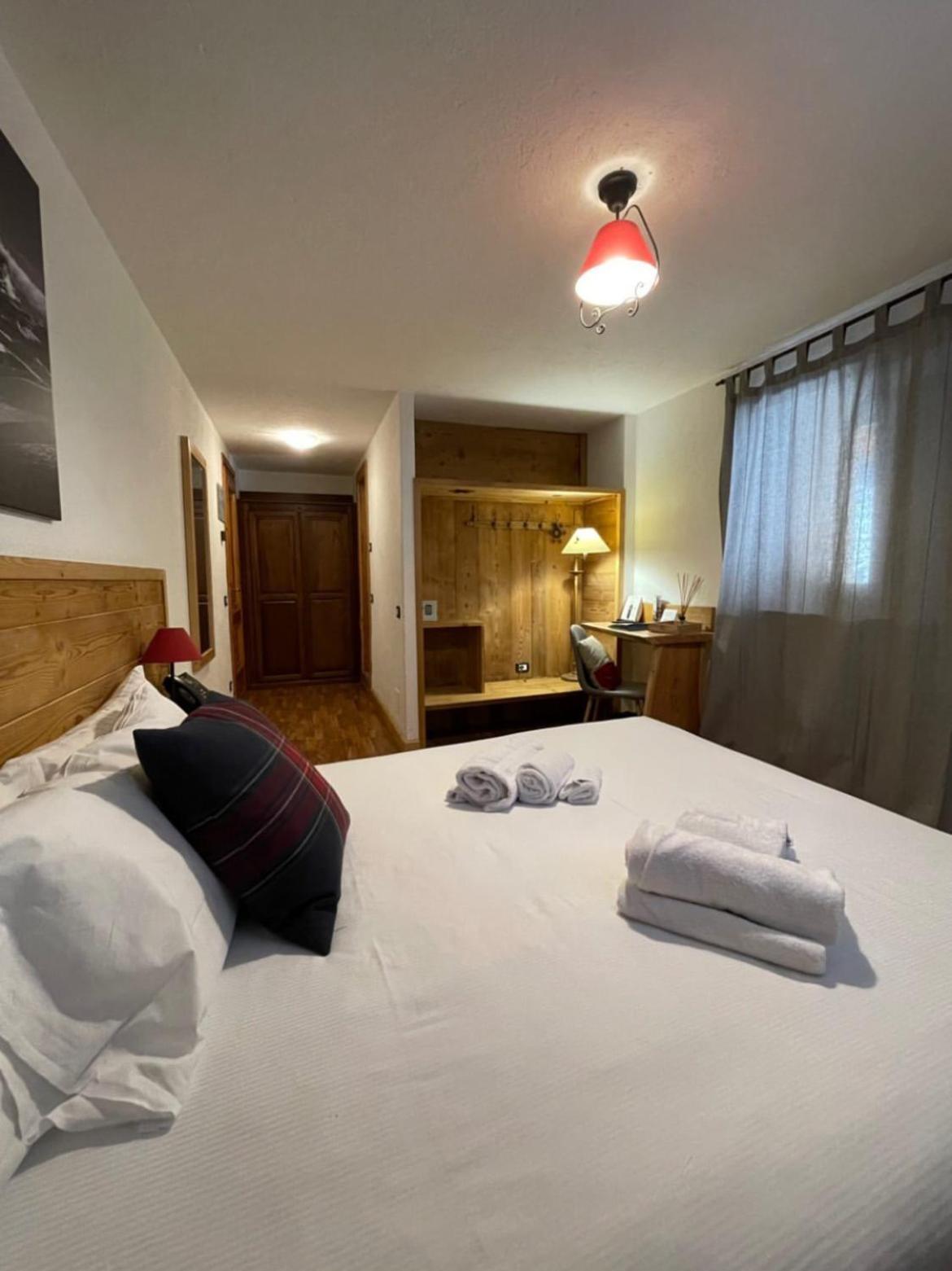 Hotel Coeur Du Village Ла-Тюїль Екстер'єр фото